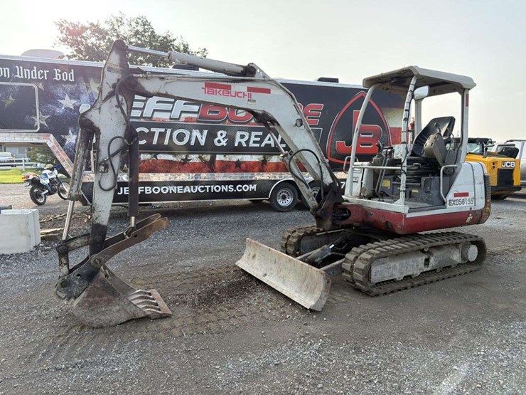 takeuchi-tb135-image-1
