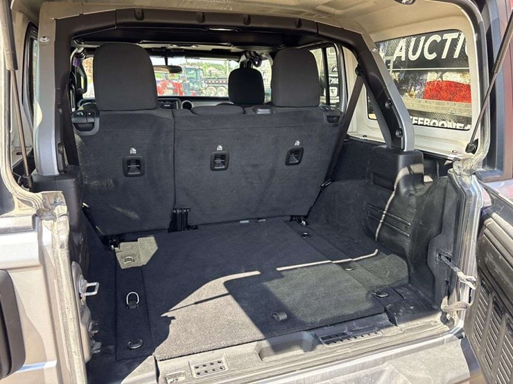 2021-jeep-wrangler-image-16