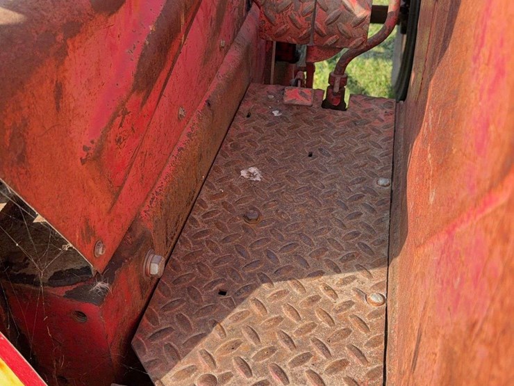 massey-ferguson-444-image-33