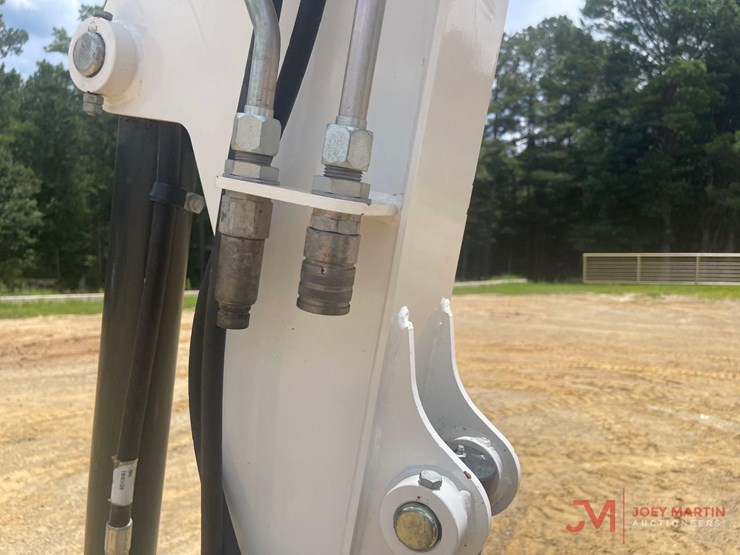 2025-bobcat-e35-r2-series-mini-excavator-image-15