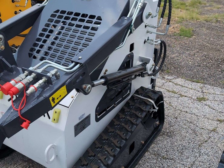 zjg-mini-skid-steer-loader-zj-380-(white)---15hp-image-6