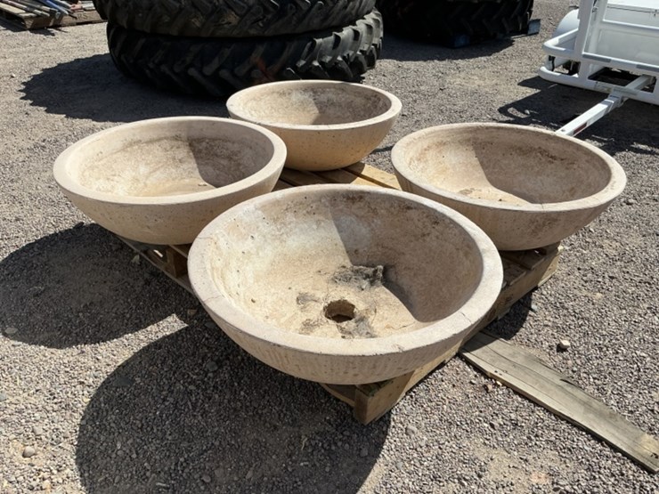 (4)-concrete-planters-image-3