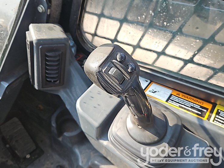 2021-deere-331g-image-26