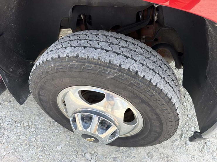 2013-chevrolet-3500-image-16
