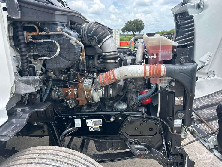 2019-peterbilt-579-image-8
