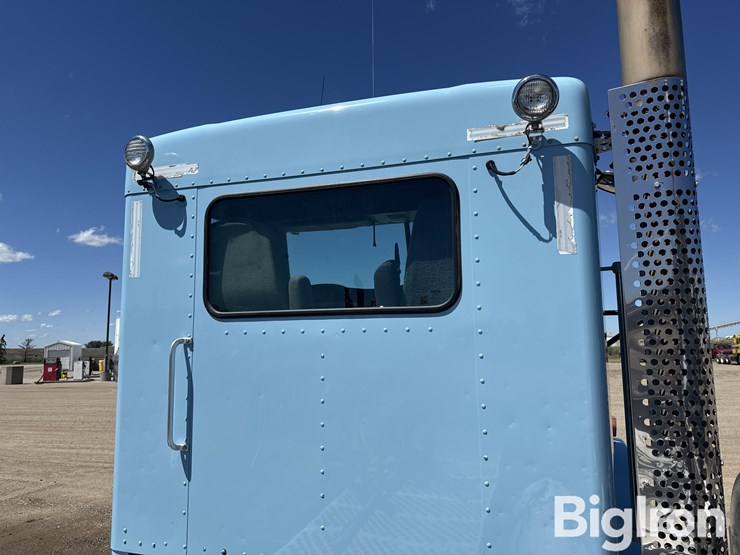 2012-kenworth-t800-image-16