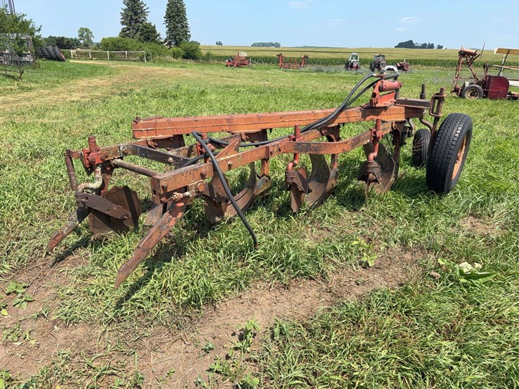 mccormick-deering-412-four-bottom-14”-fast-hitch-mold-board-plow-image-1