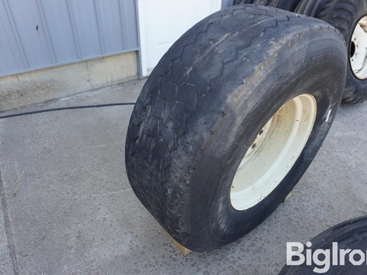 445/65r22.5-tire-and-rims-image-8