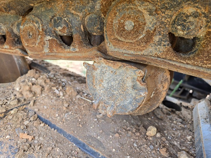 2023-caterpillar-374-image-62