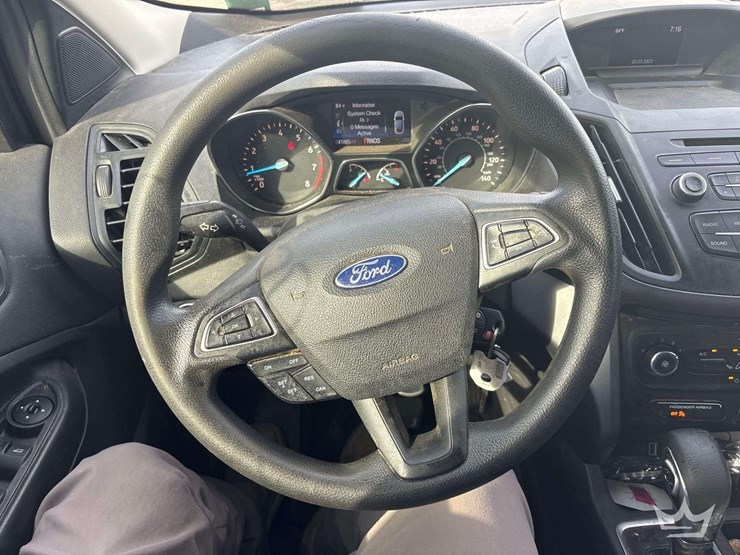 2010-ford-escape-image-13