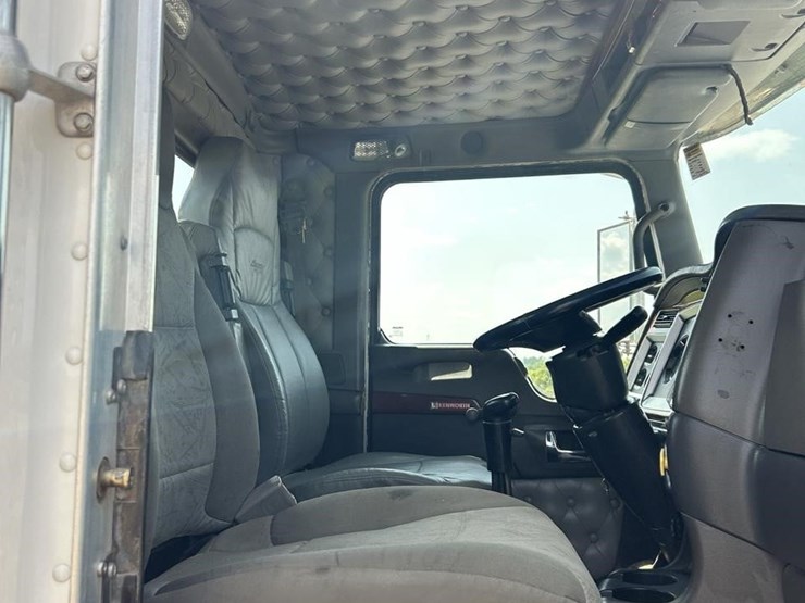 2007-kenworth-w900-image-54
