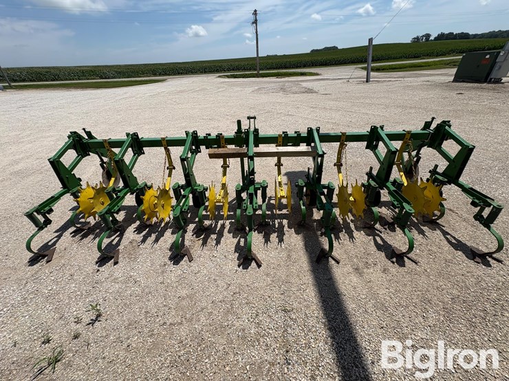 1982-john-deere-825-image-6