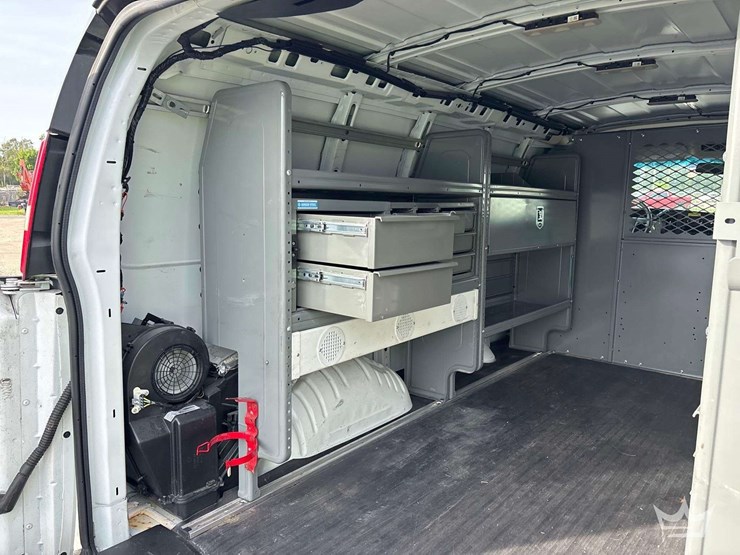 2017-chevrolet-express-2500-image-20