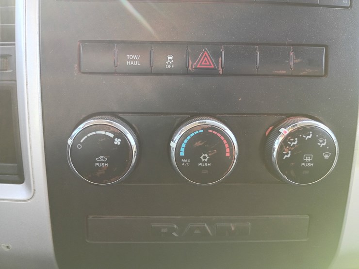 2012-dodge-1500-image-41