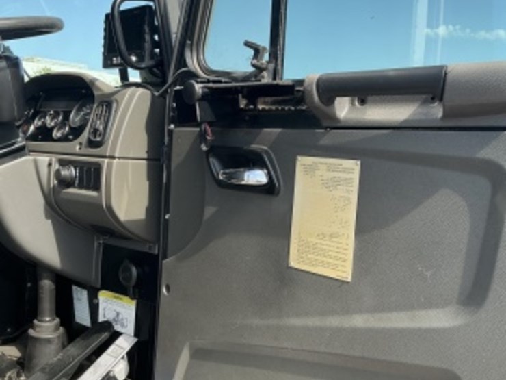 2018-peterbilt-520-image-27