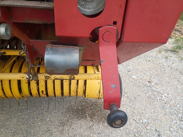 new-holland-br7070-image-16