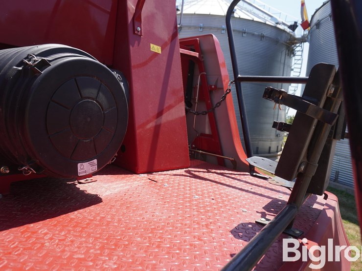 2014-case-ih-5140-image-12