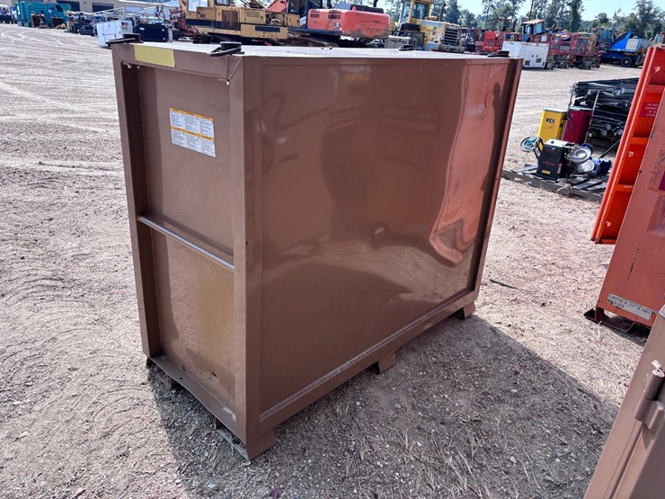 #5100-•-jobsite-toolbox-with-miscellaneous-items-image-4