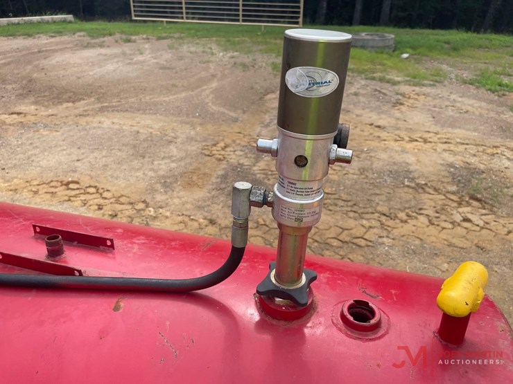fuel-tank-with-pneumatic-pump-and-hose-reel-image-9