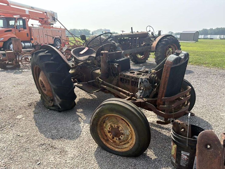 1952-ford-8n-image-6