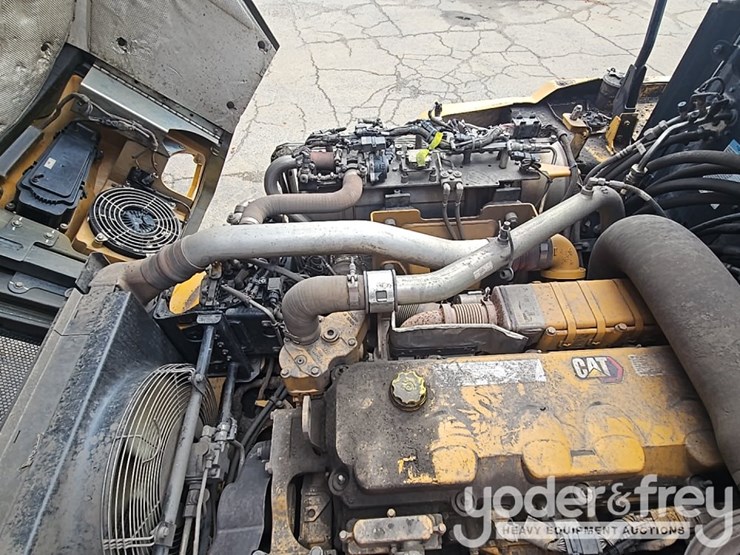 2021-caterpillar-730-image-31
