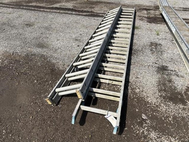 2-aluminum-extension-ladders-image-1