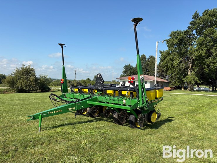 john-deere-7200-image-1