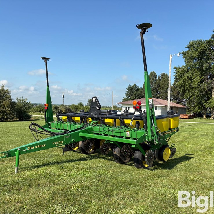 JOHN DEERE 7200