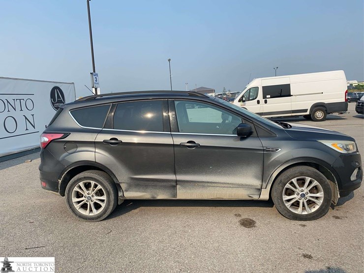 2017-ford-escape-se-image-4