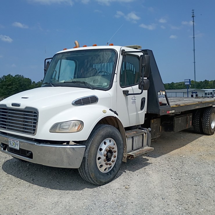 2013 FREIGHTLINER M2 106