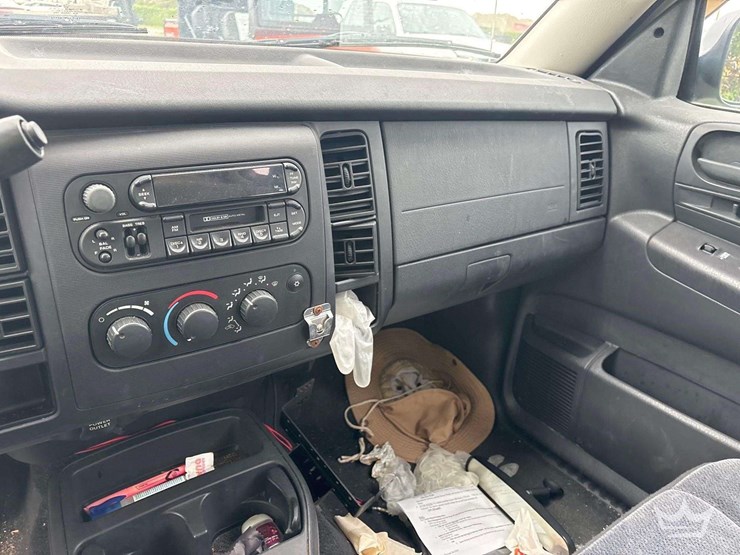 2004-dodge-dakota-image-15