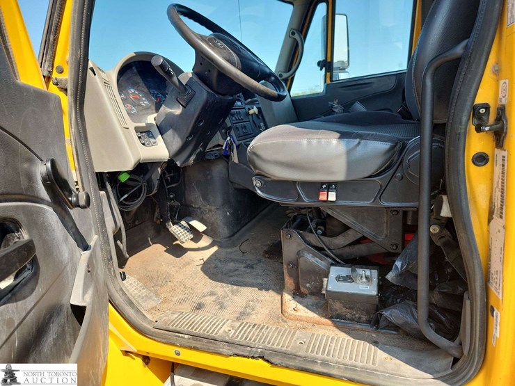 2010-international-durastar-4300-image-11