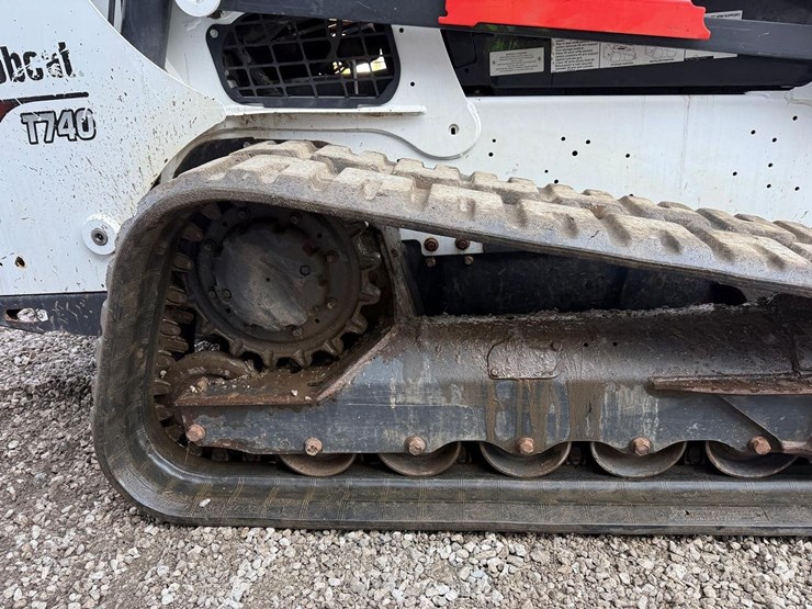 2020-bobcat-t740-image-13