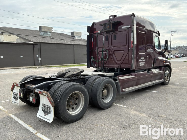 2014-freightliner-cascadia-125-image-5
