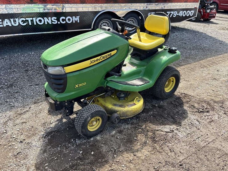 john-deere-x300-image-1