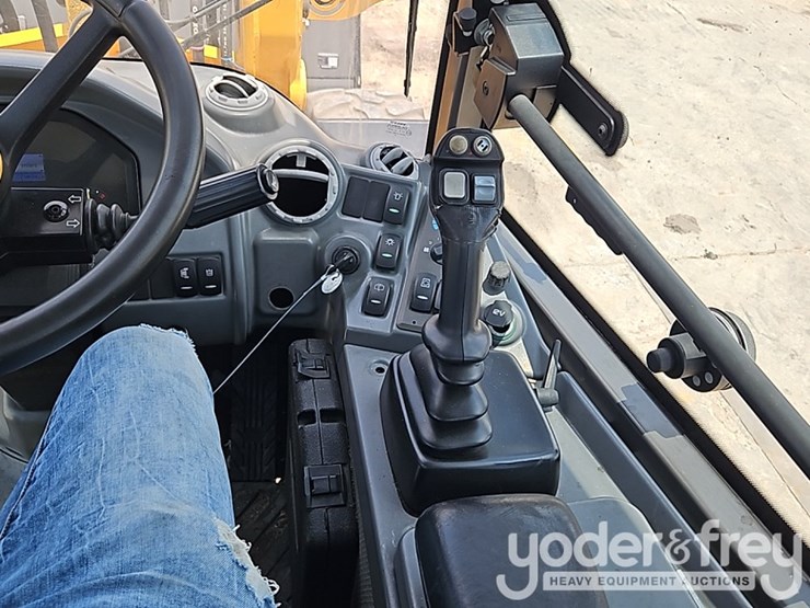 2021-volvo-l20h-image-21