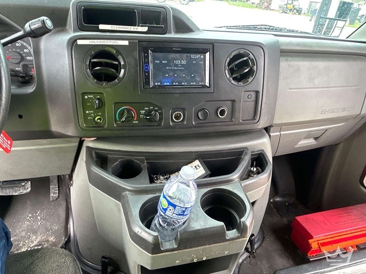 2011-ford-e450-image-24
