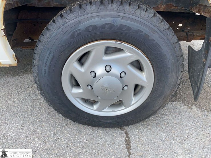 2010-ford-cargo-image-20