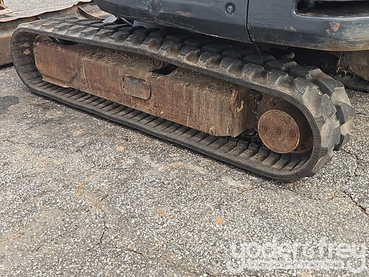2016-bobcat-e32-image-18