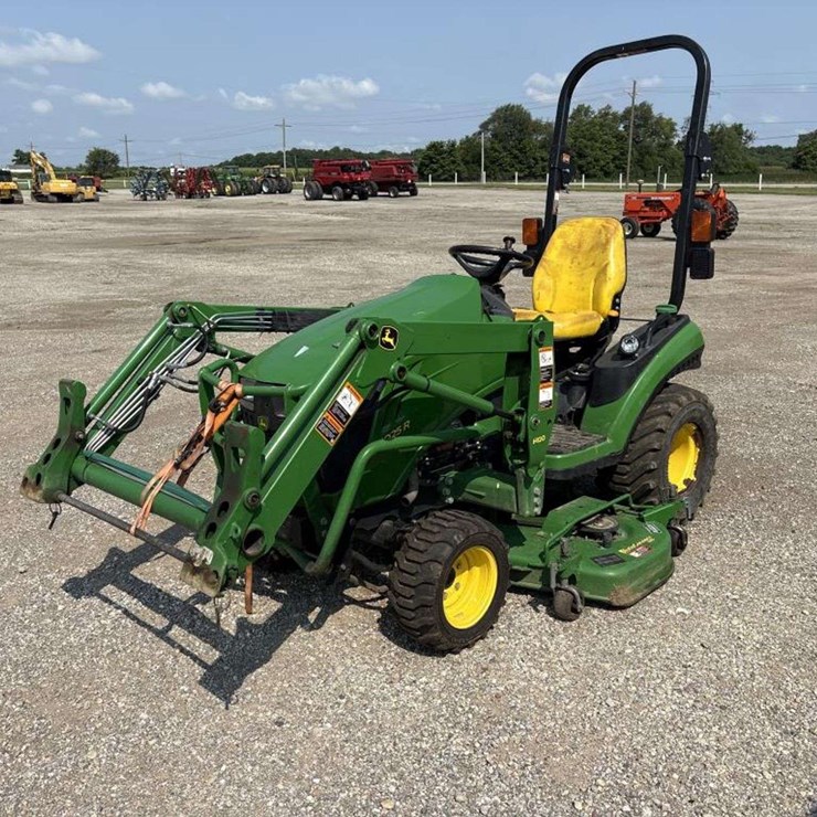JOHN DEERE 1025R