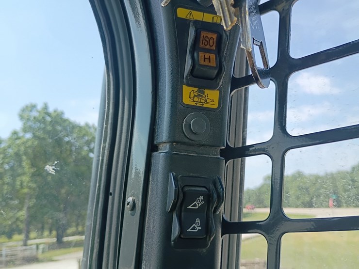 2023-bobcat-t650-image-39