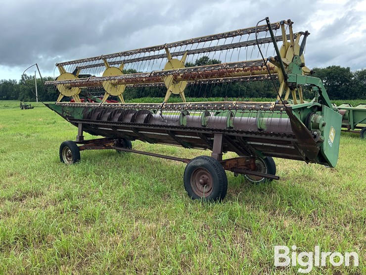 john-deere-220-image-1
