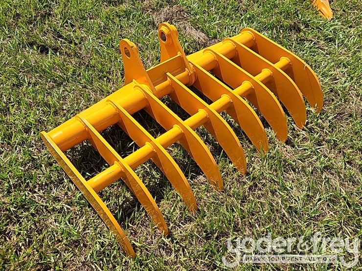 2026-caterpillar-305-image-4