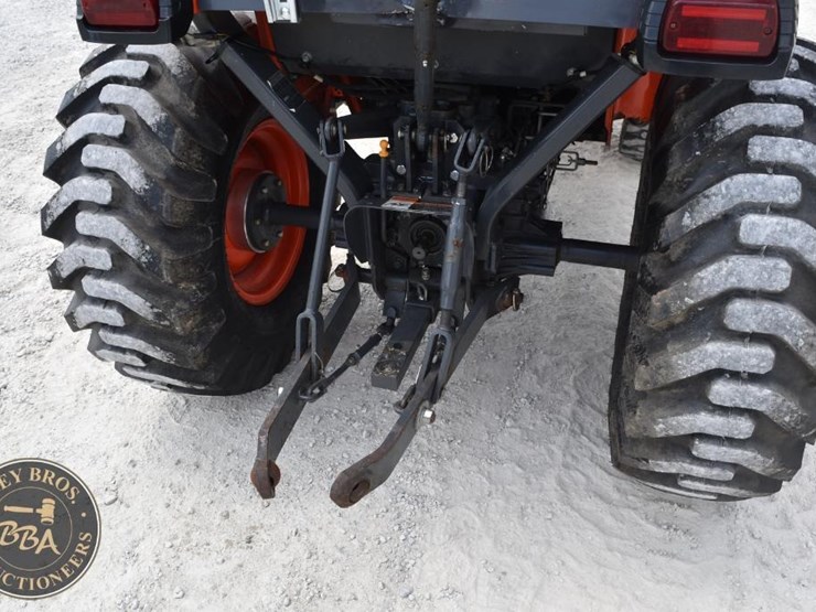 2013-kubota-b3000hsd-image-27