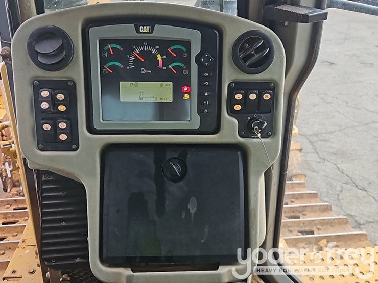 2014-caterpillar-d6t-image-36