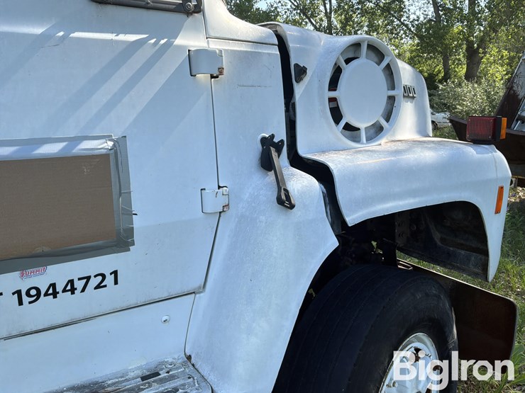 1995-ford-l8000-image-10