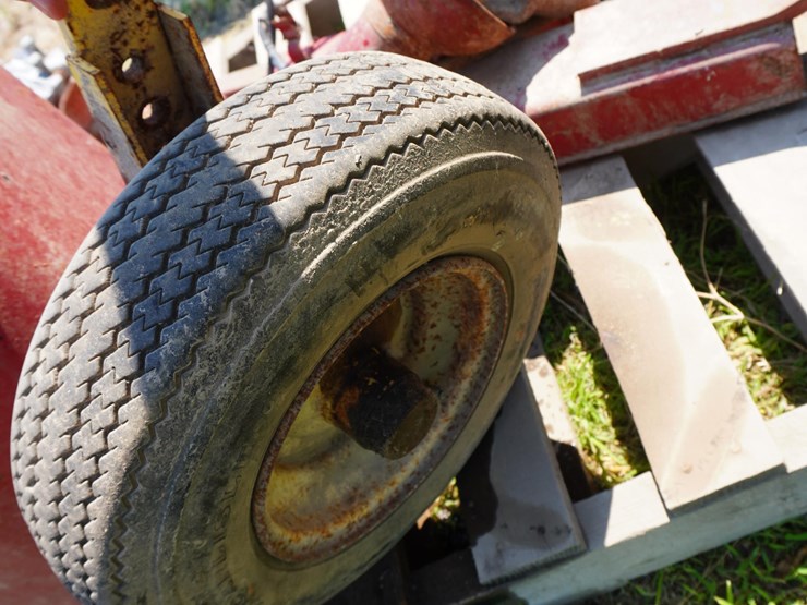 new-holland-845-image-10