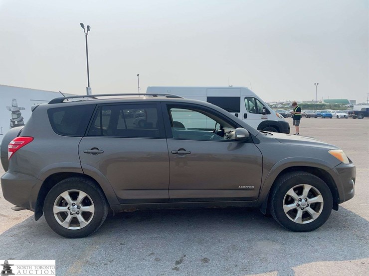 2010-toyota-rav4-image-4