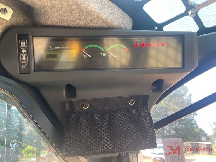2021-deere-331g-image-17