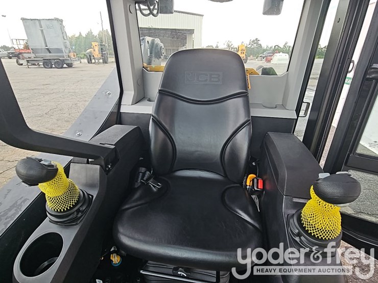 2026-jcb-215t-image-25